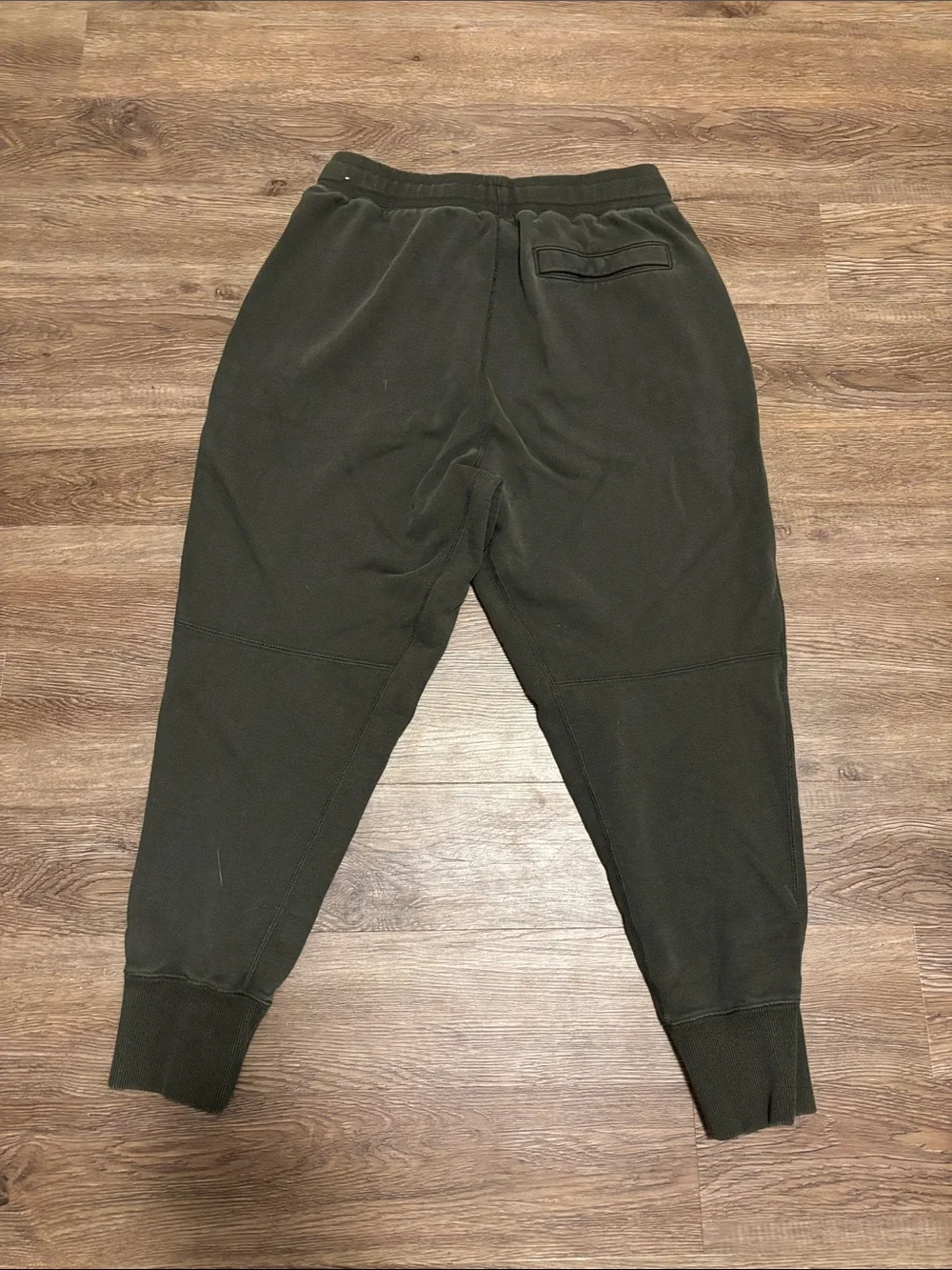 men’s green nike jogger sweatpants